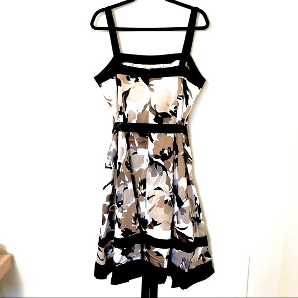 Laura Plus Size Midi Dress - Picture 6 of 10